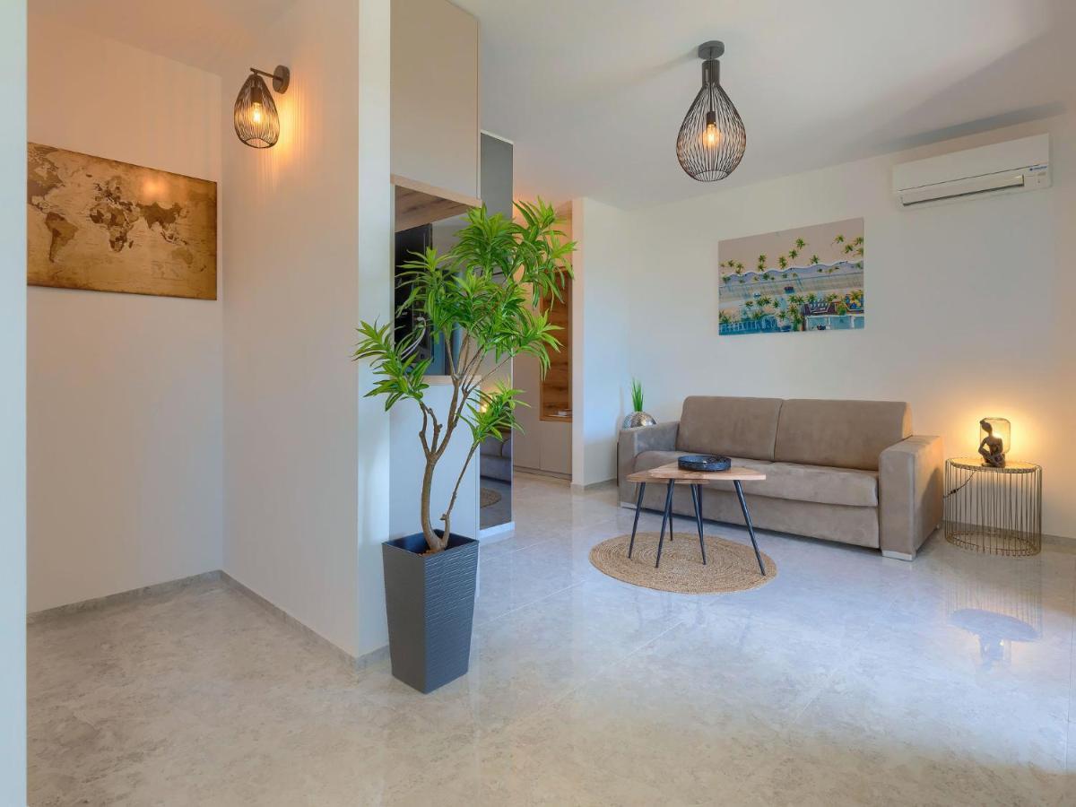Apartment Wing 77 By Interhome Pula Exterior photo